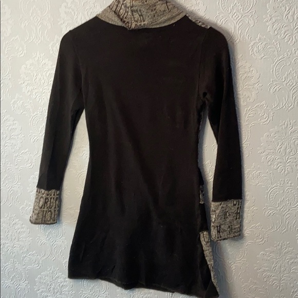3/$20 Black and white tunic mock neck sweater - Picture 4 of 4